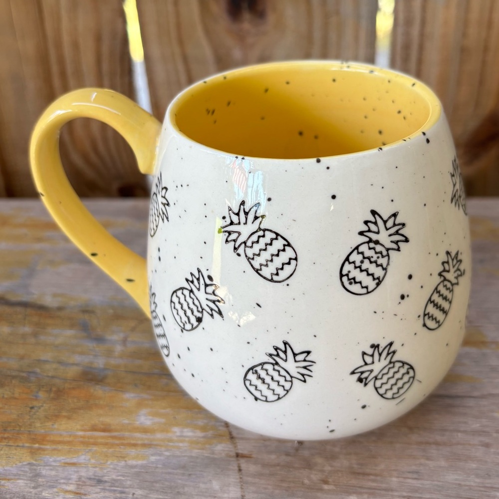 Meritage Pineapple Speckled Stoneware Large 18oz Cream & Yellow Coffee Mug